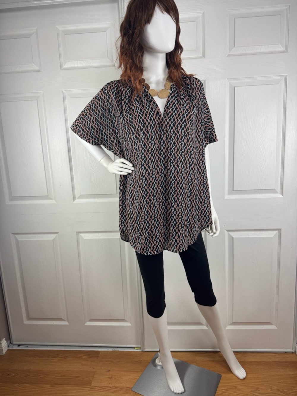 Worthington Black & Tan Patterned V-Neck Short-Sleeve Blouse